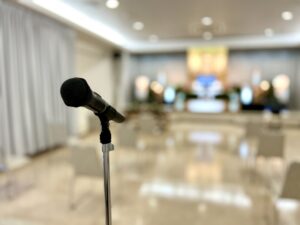 斎場でのスピーチ